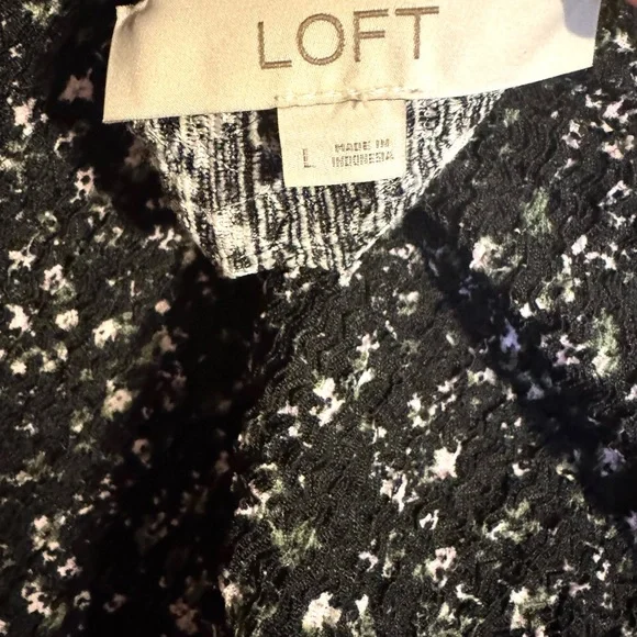 LOFT  SHADES of GREENS SUBTLE PRINT TOP w/SLEEVE DETAIL   LARGE   #4 - Picture 9 of 9